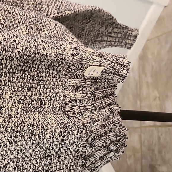 Women's Black and White Sweater VINTAGE - Picture 2 of 8